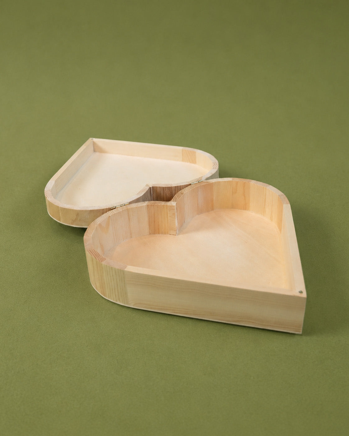 Small Heart Wood Crate w/ Cover